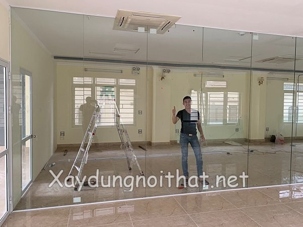 Mẫu vách kính cường lực văn phòng đẹp