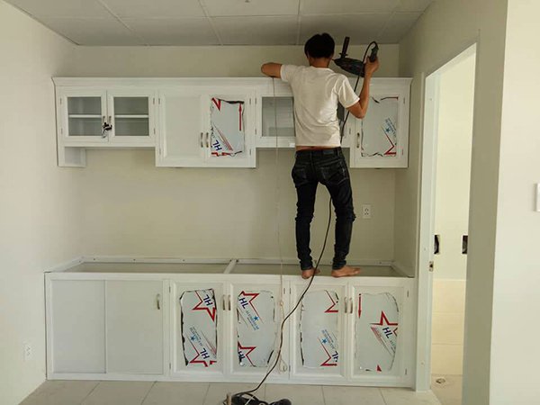 Top 50 Mẫu Tủ Bếp Treo Tường Nhôm Kính Đẹp – Xem Báo Giá Mới Nhất! tu bep treo tuong nhom kinh 32