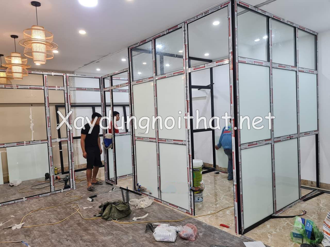 Bảng Giá Vách Kính Văn Phòng Mới Nhất Kèm Mẫu Thiết Kế Đẹp Hiện Đại Mẫu vách kính nhôm Xingfa đẹp