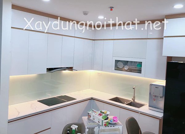 Top Mẫu Kính Ốp Bếp Màu Trắng Sữa Đẹp – Xem Ngay Báo Giá Ưu Đãi kinh bep mau trang sua 1