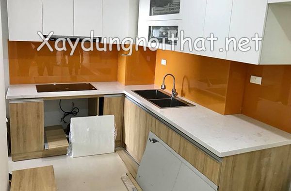 Kính Ốp Bếp Giá Bao Nhiêu? Xem Ngay Mẫu Đẹp Đang “Hot” Nhất kinh op bep 21