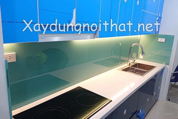 Kính Ốp Bếp Giá Bao Nhiêu? Xem Ngay Mẫu Đẹp Đang “Hot” Nhất kinh op bep 25