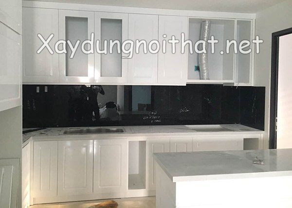 Kính Ốp Bếp Giá Bao Nhiêu? Xem Ngay Mẫu Đẹp Đang “Hot” Nhất kinh op bep 3