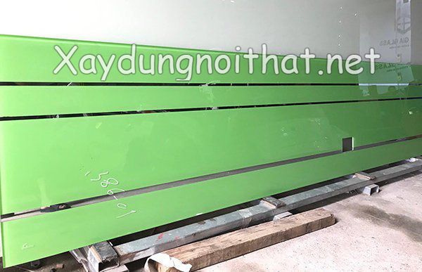 Kính Ốp Bếp Giá Bao Nhiêu? Xem Ngay Mẫu Đẹp Đang “Hot” Nhất kinh op bep 30