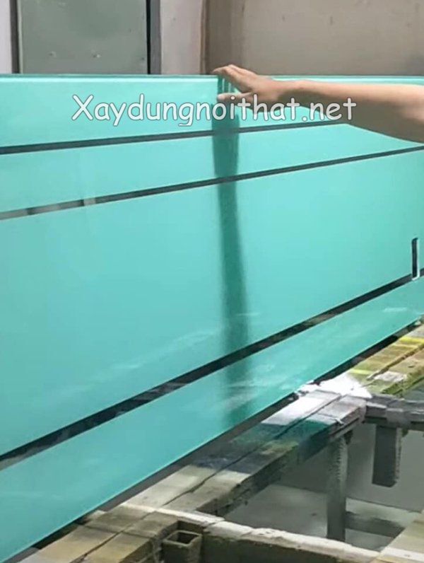 Kính Ốp Bếp Giá Bao Nhiêu? Xem Ngay Mẫu Đẹp Đang “Hot” Nhất kinh op bep 31