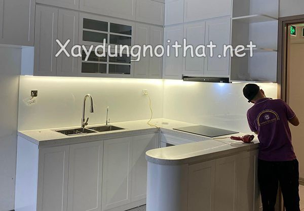 Kính Ốp Bếp Giá Bao Nhiêu? Xem Ngay Mẫu Đẹp Đang “Hot” Nhất kinh op bep 34