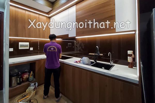 Kính Ốp Bếp Giá Bao Nhiêu? Xem Ngay Mẫu Đẹp Đang “Hot” Nhất kinh op bep 39