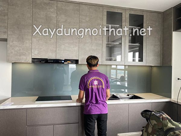 Kính Ốp Bếp Giá Bao Nhiêu? Xem Ngay Mẫu Đẹp Đang “Hot” Nhất kinh op bep 40