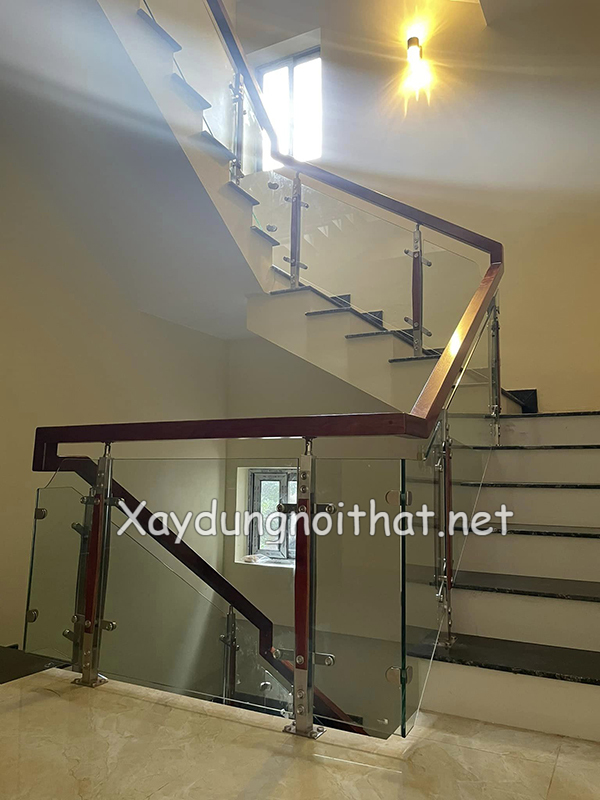 Khám Phá Mẫu Cầu Thang Kính Tay Vịn Gỗ Đẹp, Sang Trọng, Hiện Đại Mẫu lan can cầu thang kính đẹp