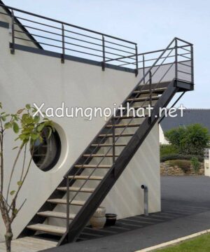 Mẫu cầu thang sắt ngoài trời đẹp