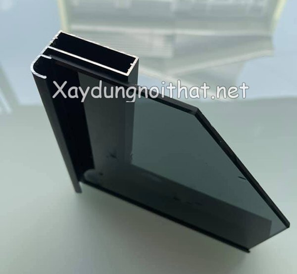 Mẫu tủ bếp nhôm kính nhỏ, đơn giản