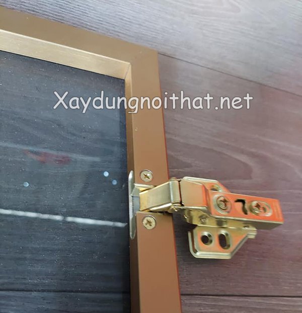 Mẫu tủ bếp nhôm kính nhỏ, đơn giản