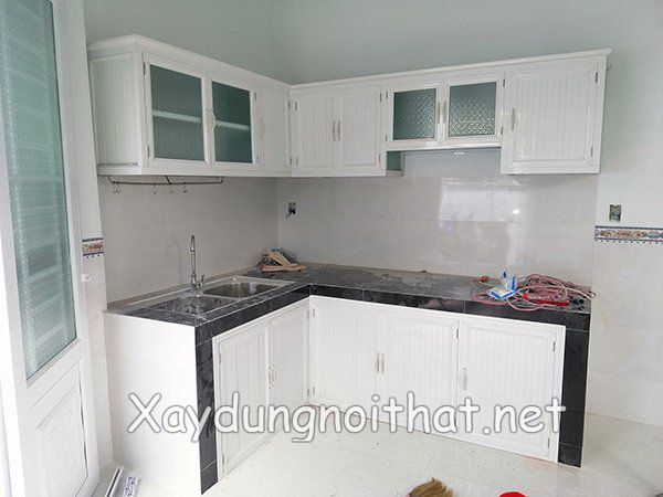 Bí Quyết Chọn Tủ Bếp Nhôm Kính Giá Rẻ Nhưng Vẫn Đảm Bảo Chất Lượng Mẫu tủ bếp nhôm kính nhỏ, đơn giản