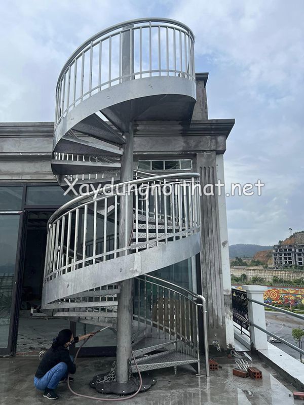 Top 50 Mẫu Cầu Thang Inox Đẹp Nhất – Giá Rẻ Không Thể Bỏ Qua! cau thang inox 2