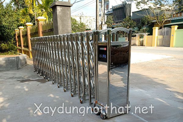 Báo Giá Cổng Xếp Inox & Các Mẫu Mới Nhất Cho Mọi Công Trình cong xep inox 2