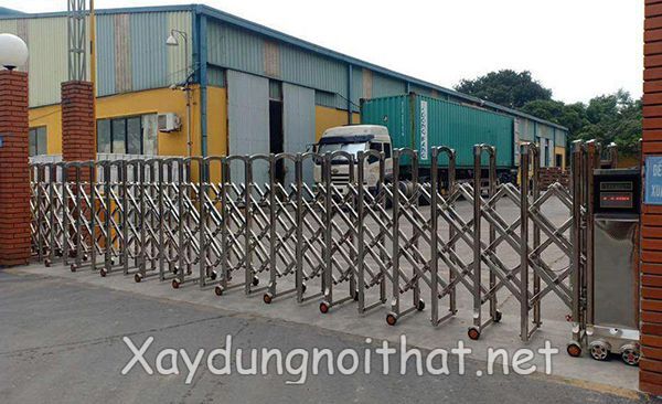 Báo Giá Cổng Xếp Inox & Các Mẫu Mới Nhất Cho Mọi Công Trình cong xep inox 7