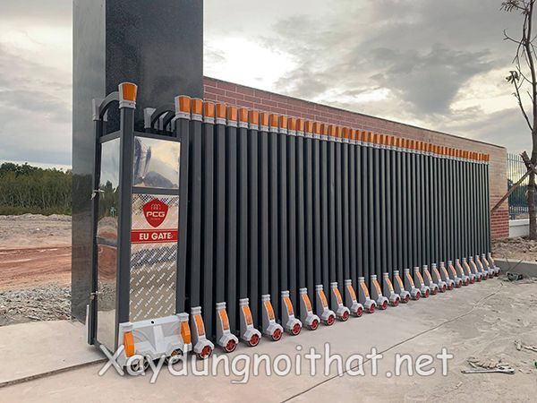 Báo Giá Cổng Xếp Inox & Các Mẫu Mới Nhất Cho Mọi Công Trình cong xep inox 8