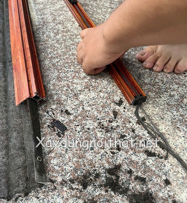 Cửa Lưới Chống Muỗi Tự Cuốn - Giải Pháp An Toàn Cho Gia Đình Bạn lap dat cua luoi chong muoi 5