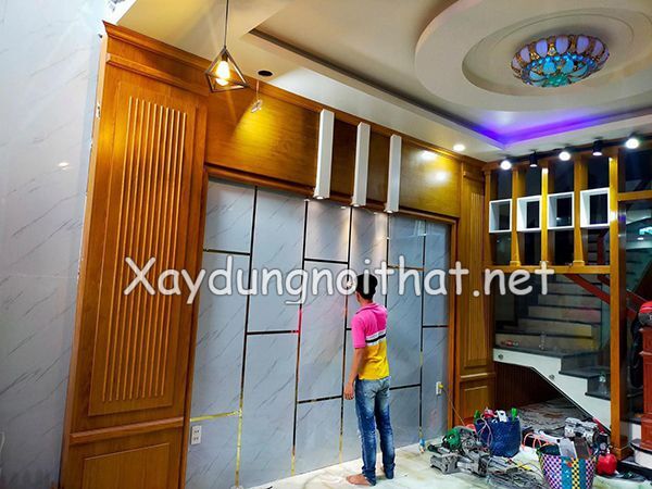 Vách Tivi Ốp Nhựa Đẹp: Xu Hướng Trang Trí Hiện Đại Cho Phòng Khách thi cong op nhua vach tivi 4