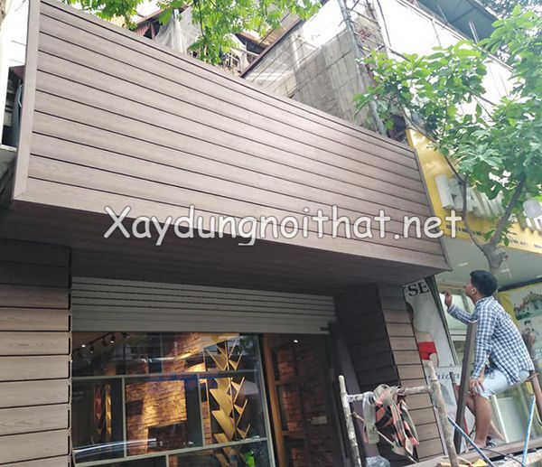 Trần Gỗ Nhựa Ngoài Trời: Thi Công Nhanh, Đẹp Bền, Giá Rẻ Bất Ngờ! tran go nhua ngoai troi 10