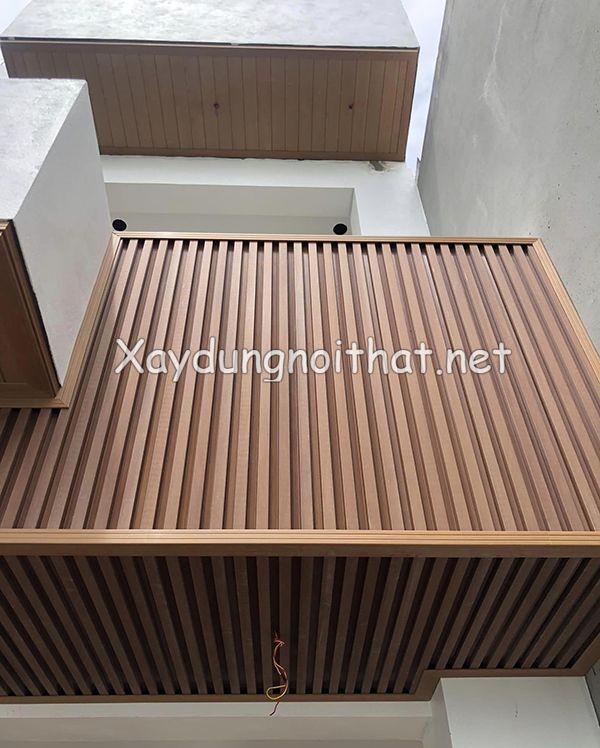 Trần Gỗ Nhựa Ngoài Trời: Thi Công Nhanh, Đẹp Bền, Giá Rẻ Bất Ngờ! tran go nhua ngoai troi 11