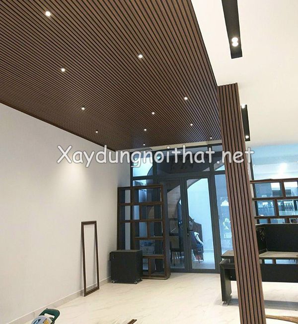 Trần Gỗ Nhựa Ngoài Trời: Thi Công Nhanh, Đẹp Bền, Giá Rẻ Bất Ngờ! tran go nhua ngoai troi 3