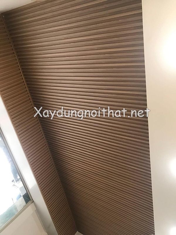 Trần Gỗ Nhựa Ngoài Trời: Thi Công Nhanh, Đẹp Bền, Giá Rẻ Bất Ngờ! tran go nhua ngoai troi 4