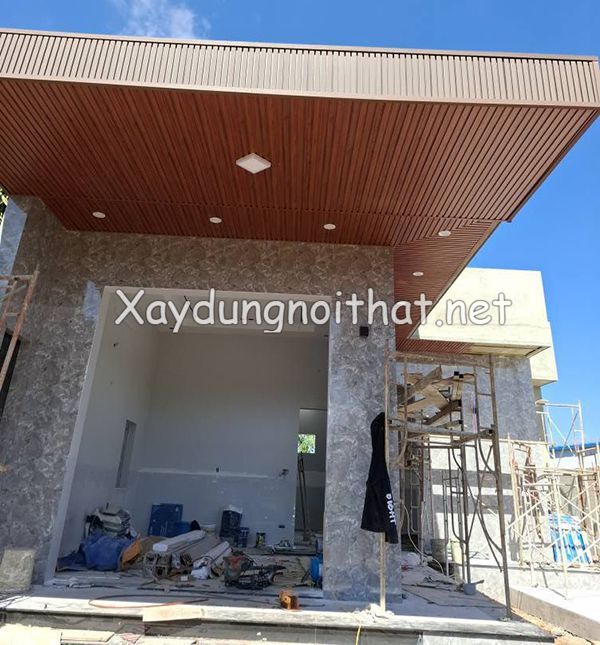 Trần Gỗ Nhựa Ngoài Trời: Thi Công Nhanh, Đẹp Bền, Giá Rẻ Bất Ngờ! tran go nhua ngoai troi 7