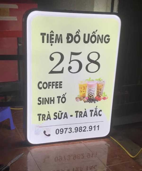 Làm Bảng Hiệu Hộp Đèn Đẹp – Xem Báo Giá & 50 Mẫu Hot Nhất Hiện Nay bang hieu hop den 31