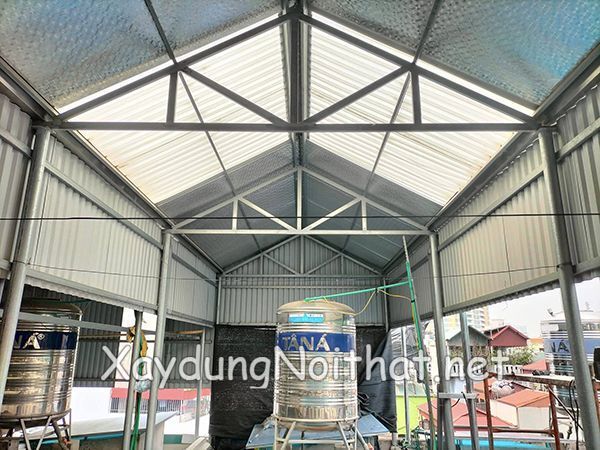 Mái Tôn Sân Thượng Đẹp – Xem Ngay Mẫu Hot & Giá Thi Công Cực Tốt! mai ton san thuong 20