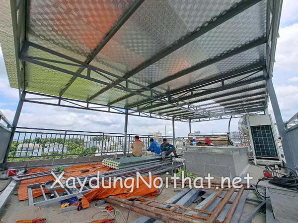 Mái Tôn Sân Thượng Đẹp – Xem Ngay Mẫu Hot & Giá Thi Công Cực Tốt! mai ton san thuong 23