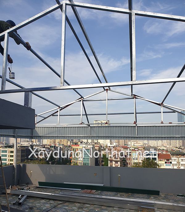 Mái Tôn Sân Thượng Đẹp – Xem Ngay Mẫu Hot & Giá Thi Công Cực Tốt! mai ton san thuong 31