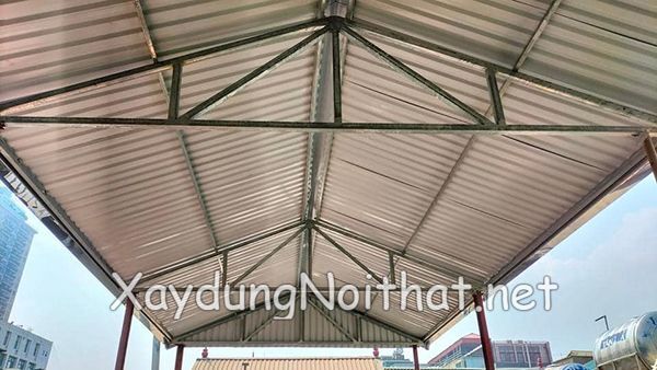 Mái Tôn Sân Thượng Đẹp – Xem Ngay Mẫu Hot & Giá Thi Công Cực Tốt! mai ton san thuong 4